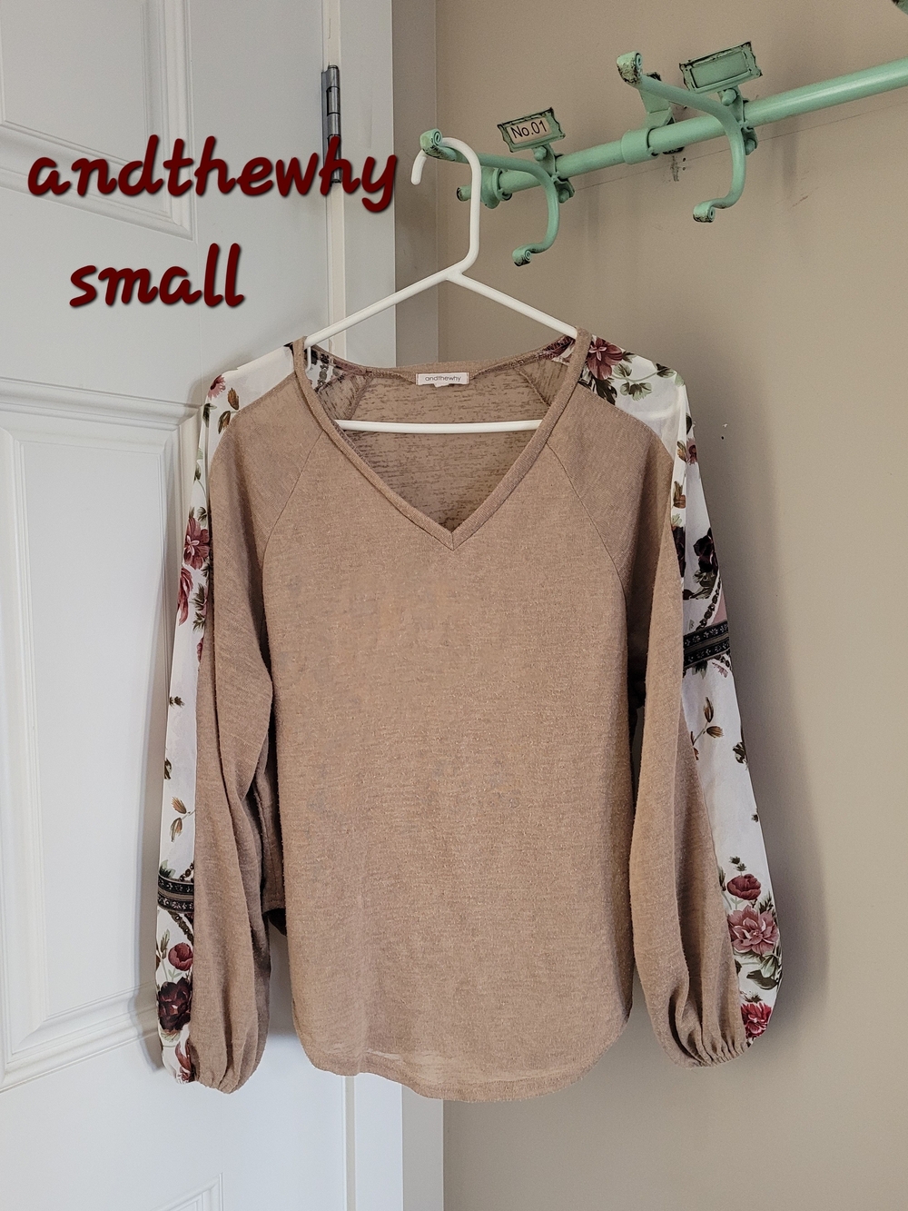 Beige Floral-Sleeve V-Neck Sweater - Small